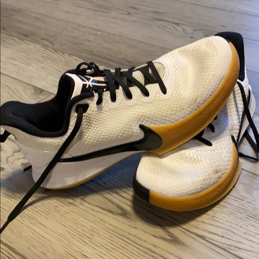 Nike Mamba Focus Metallic Gold